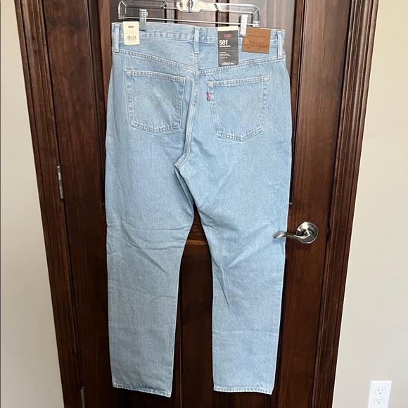 Levi's Women's High Rise Light Blue Jeans - Picture 2 of 8